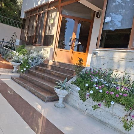Jozi Kaiser Apartment 3 Dıraç Dış mekan fotoğraf