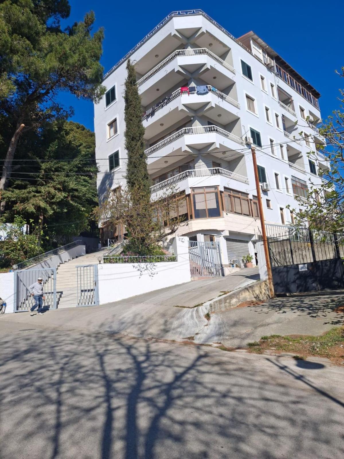 Jozi Kaiser Apartment 3 Dıraç Dış mekan fotoğraf