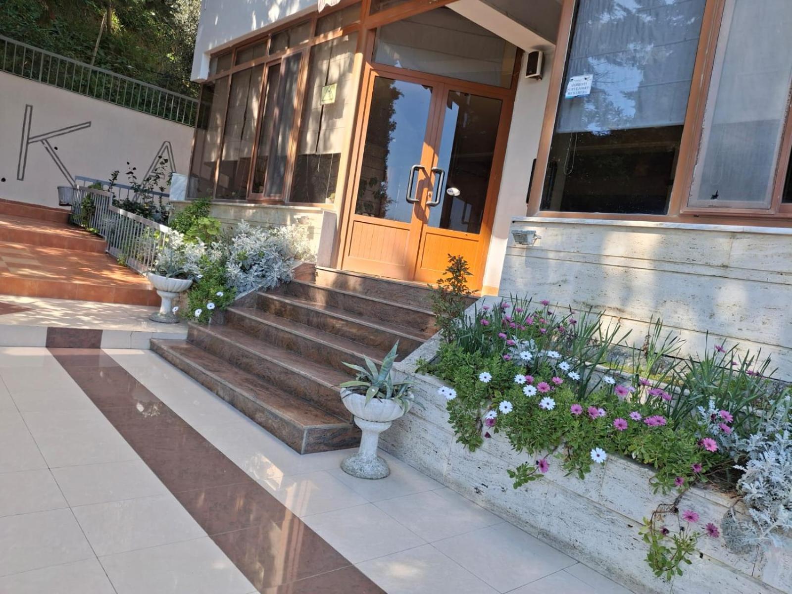 Jozi Kaiser Apartment 3 Dıraç Dış mekan fotoğraf
